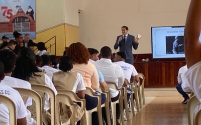 Conferencia del historiador Iván Gaton a los estudiantes de nuestro Colegio